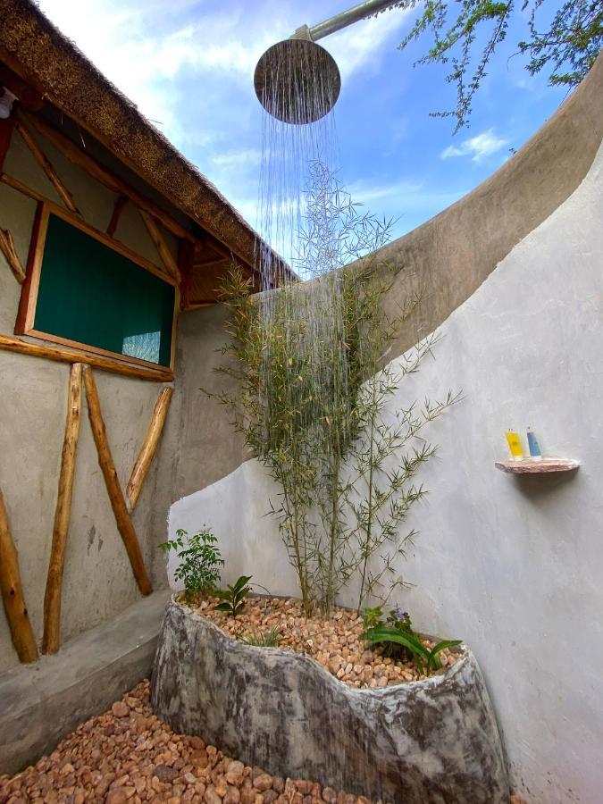 Murchison Falls Bamboo Village Paraa Exterior photo