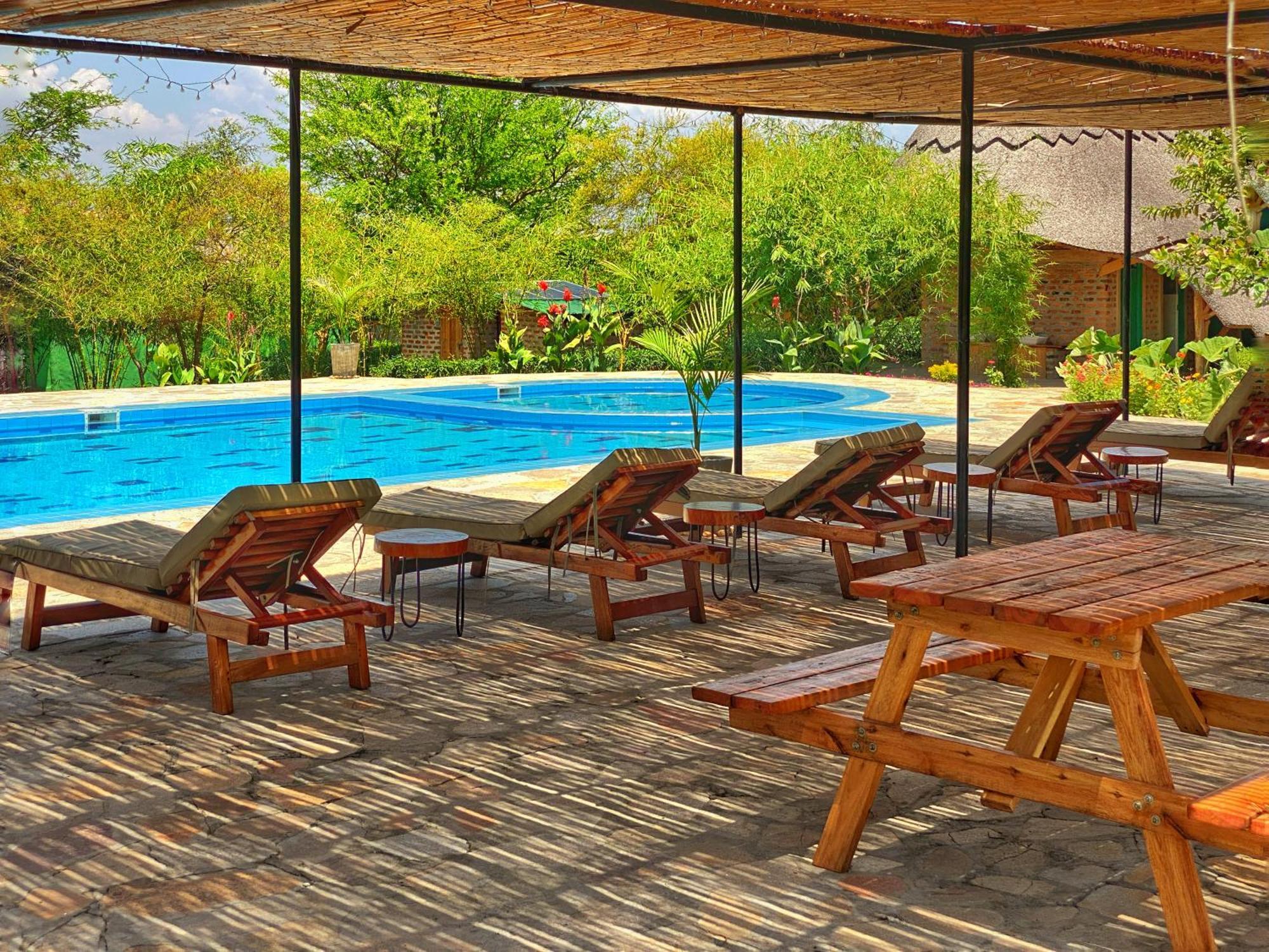 Murchison Falls Bamboo Village Paraa Exterior photo